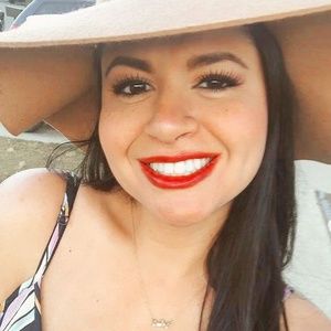 Meet your Posher, Ana